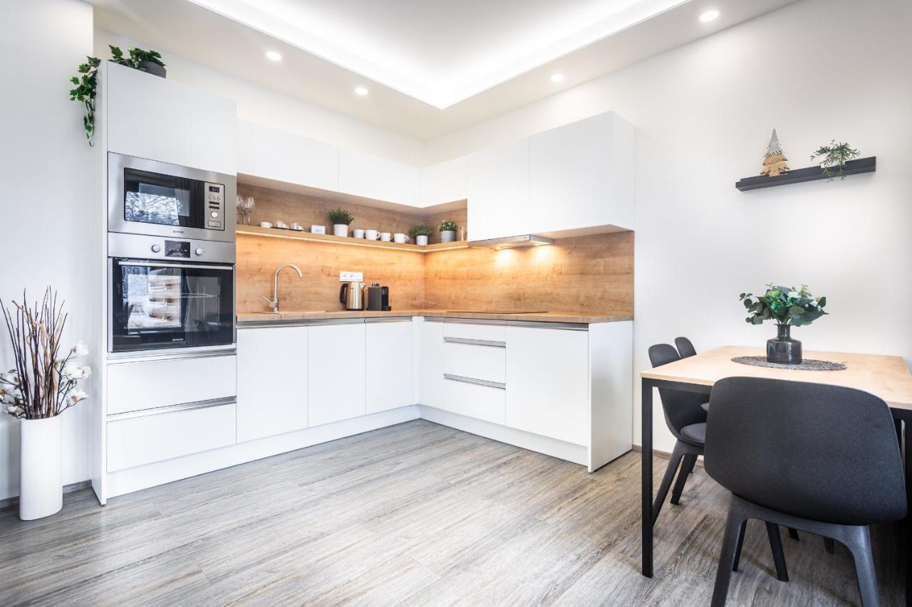 אברטאמי Scandic Apartments Plesivec מראה חיצוני תמונה